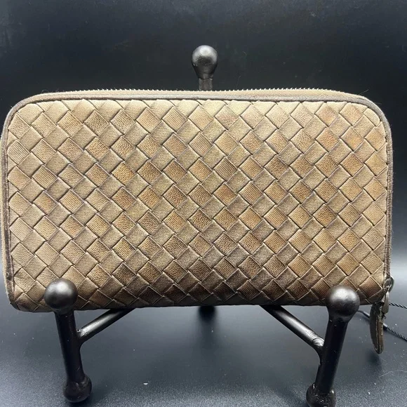 Authentic Bottega Veneta
Intrecciato Metallic Zippy Wallet

Dust Bag included - Picture 2 of 14